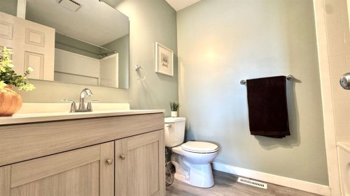 9928 93 Avenue, Wembley, AB - Indoor Photo Showing Bathroom