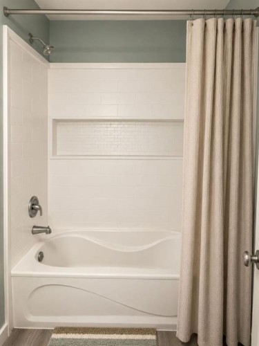 9928 93 Avenue, Wembley, AB - Indoor Photo Showing Bathroom