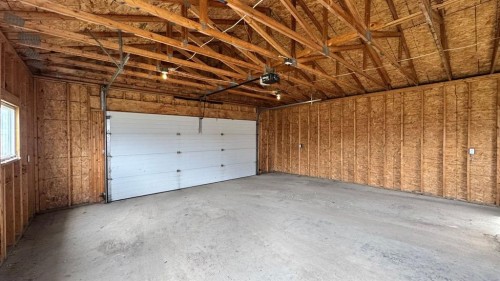 9928 93 Avenue, Wembley, AB - Indoor Photo Showing Garage