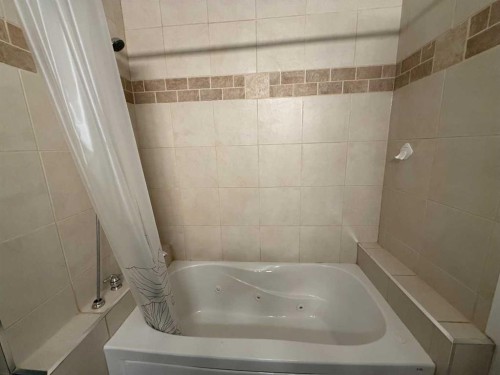 9913 72 Avenue, Peace River, AB 