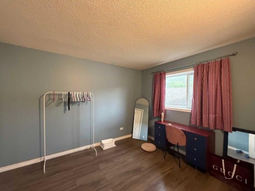9913 72 Avenue, Peace River, AB 