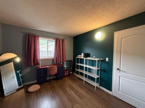 9913 72 Avenue, Peace River, AB 