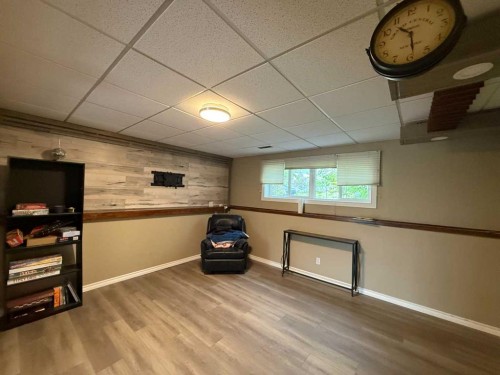 9913 72 Avenue, Peace River, AB 