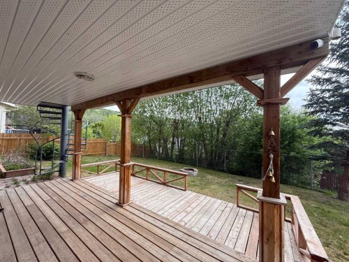 9913 72 Avenue, Peace River, AB 