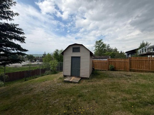 9913 72 Avenue, Peace River, AB 