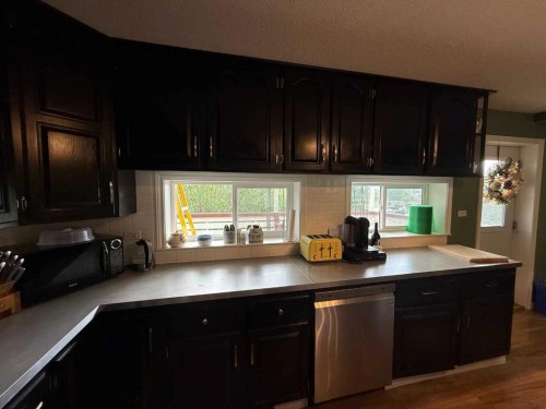 9913 72 Avenue, Peace River, AB 