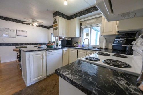9915 99 Street, Wembley, AB - Indoor Photo Showing Kitchen