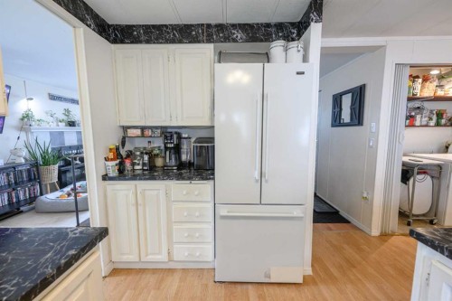 9915 99 Street, Wembley, AB - Indoor Photo Showing Kitchen