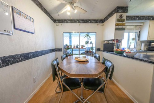 9915 99 Street, Wembley, AB - Indoor Photo Showing Dining Room