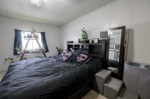 9915 99 Street, Wembley, AB - Indoor Photo Showing Bedroom