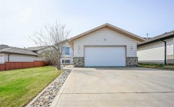 174 Crystal Heights Lane Grande Prairie, AB T8X 1R7