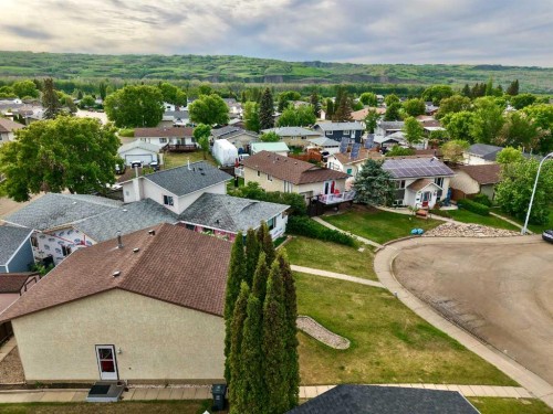 9805 75 Avenue, Peace River, AB 