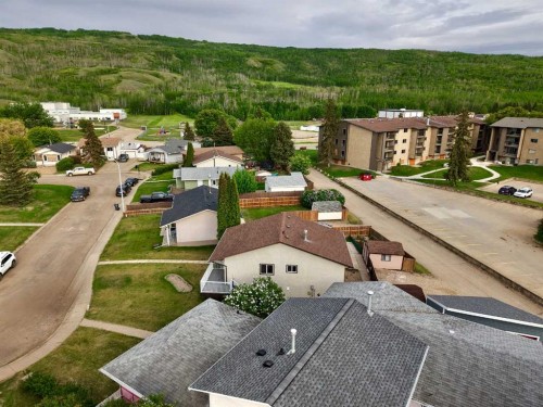 9805 75 Avenue, Peace River, AB 