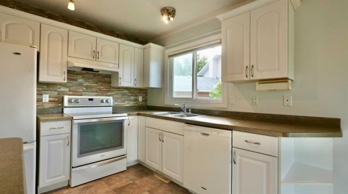 9805 75 Avenue, Peace River, AB 