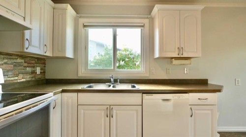 9805 75 Avenue, Peace River, AB 