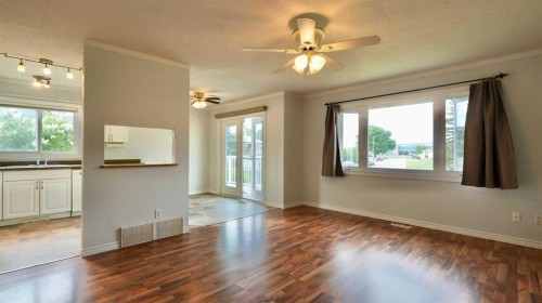 9805 75 Avenue, Peace River, AB 