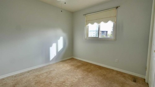 9805 75 Avenue, Peace River, AB 
