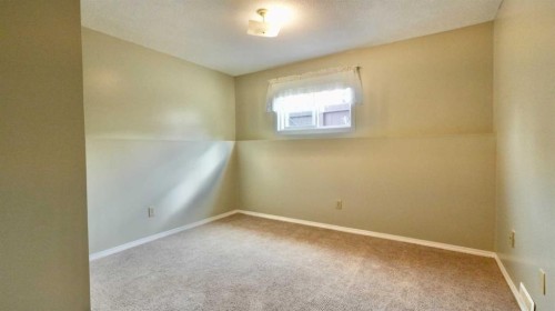 9805 75 Avenue, Peace River, AB 