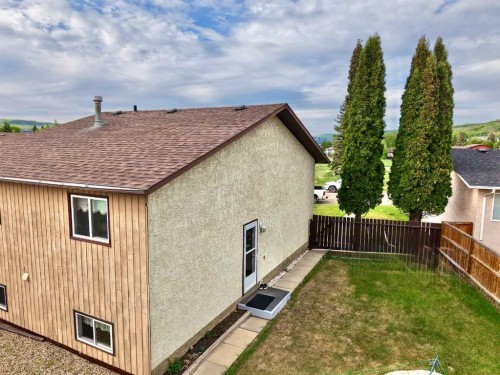 9805 75 Avenue, Peace River, AB 
