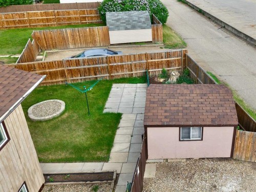 9805 75 Avenue, Peace River, AB 