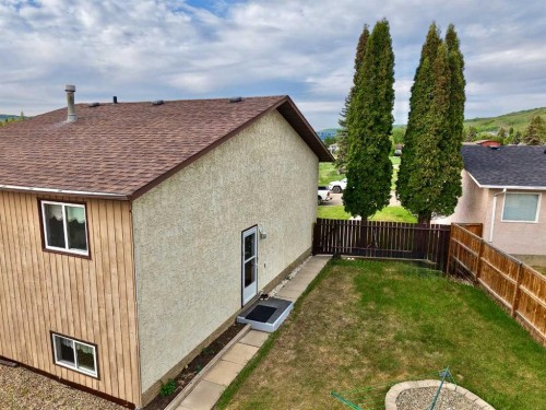 9805 75 Avenue, Peace River, AB 