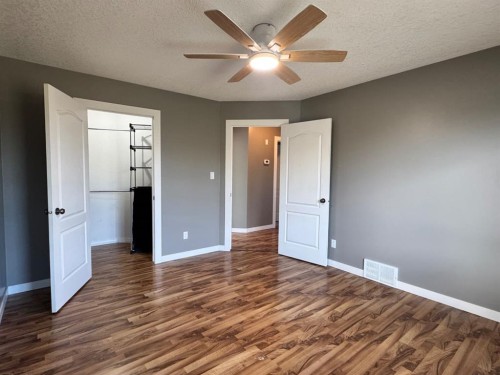 908 4 Avenue, Hines Creek, AB - Indoor Photo Showing Other Room