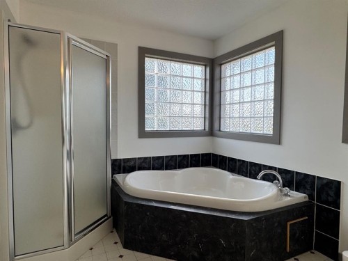 908 4 Avenue, Hines Creek, AB - Indoor Photo Showing Bathroom