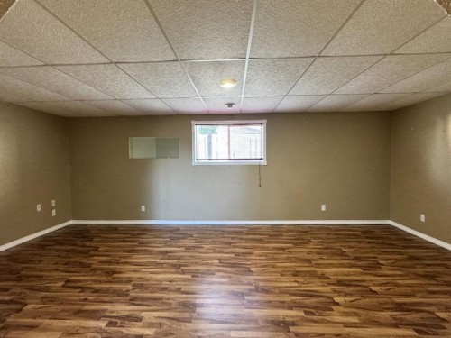 908 4 Avenue, Hines Creek, AB - Indoor