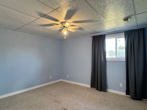 908 4 Avenue, Hines Creek, AB - Indoor Photo Showing Other Room