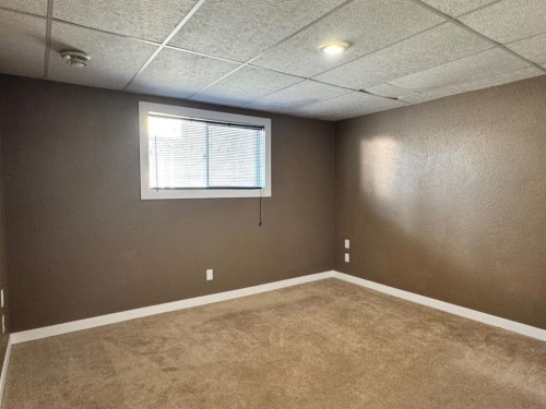 908 4 Avenue, Hines Creek, AB - Indoor Photo Showing Other Room