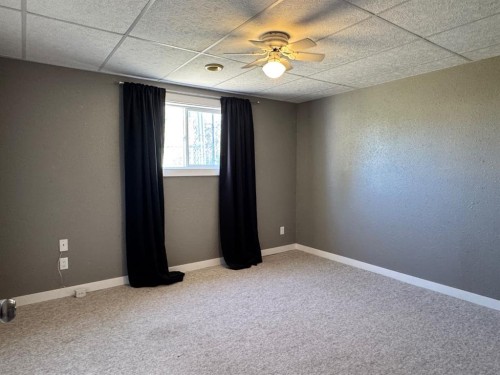 908 4 Avenue, Hines Creek, AB - Indoor Photo Showing Other Room