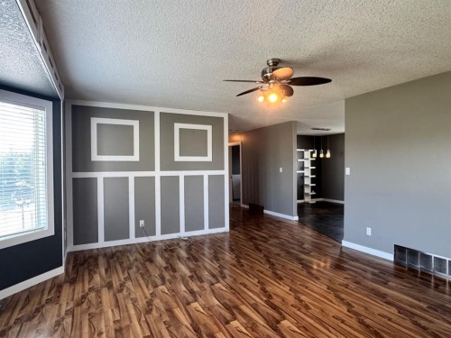 908 4 Avenue, Hines Creek, AB - Indoor Photo Showing Other Room