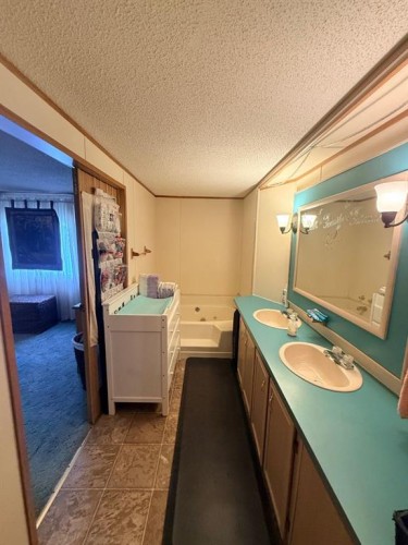 14304 Twp Rd 1072, La Crete, AB 