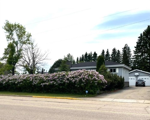 5916-48 Street  High Prairie, AB T0G 1E0