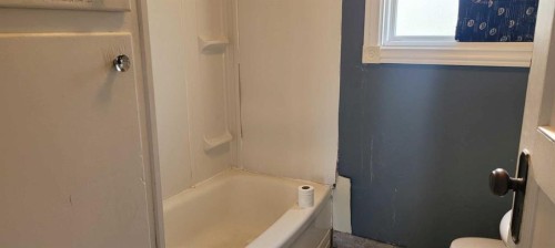 10304 114 Street, Fairview, AB - Indoor Photo Showing Bathroom