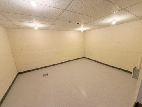 10037 100, Peace River, AB 