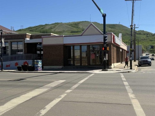 10037 100, Peace River, AB 