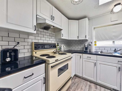 10414 103 Avenue, La Crete, AB - Indoor Photo Showing Kitchen