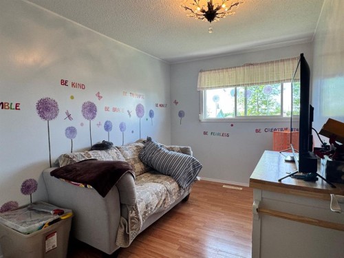 920 5 Avenue, Hines Creek, AB 