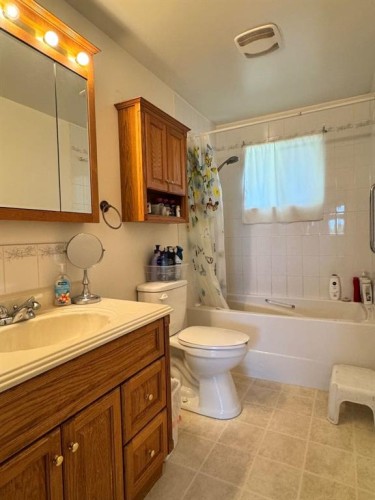 920 5 Avenue, Hines Creek, AB 