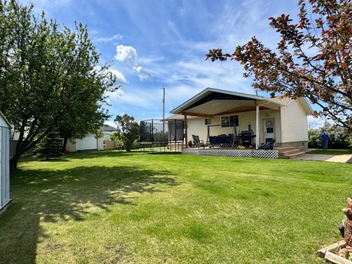 920 5 Avenue, Hines Creek, AB 