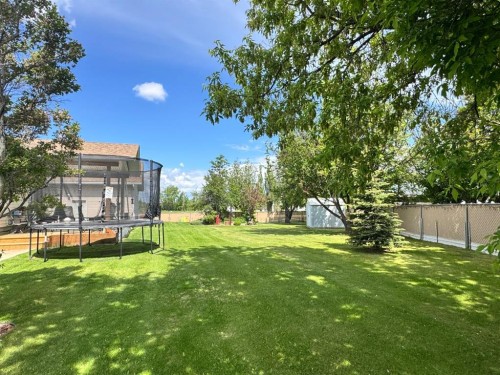 920 5 Avenue, Hines Creek, AB 