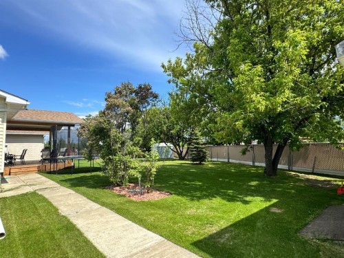 920 5 Avenue, Hines Creek, AB 