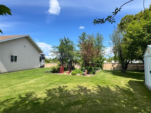 920 5 Avenue, Hines Creek, AB 