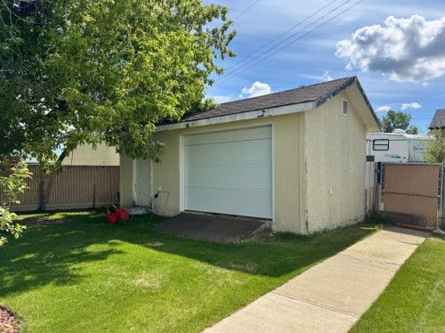 920 5 Avenue, Hines Creek, AB 