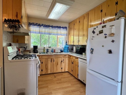920 5 Avenue, Hines Creek, AB 