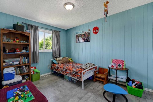 9724 94 Avenue, Wembley, AB - Indoor Photo Showing Bedroom