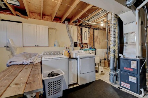 9724 94 Avenue, Wembley, AB - Indoor Photo Showing Laundry Room