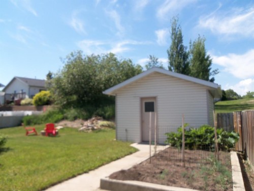 10330 83 Street, Peace River, AB 