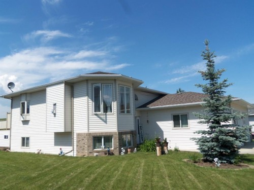 10330 83 Street, Peace River, AB 